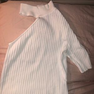 One shoulder shirt